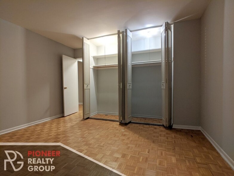 Building Photo - 510 W Briar Pl