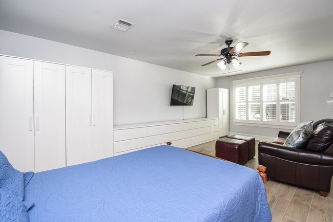 Building Photo - 1349 Heights Blvd