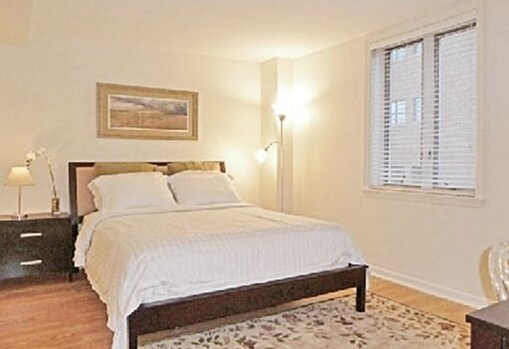 Building Photo - 10 Rogers St