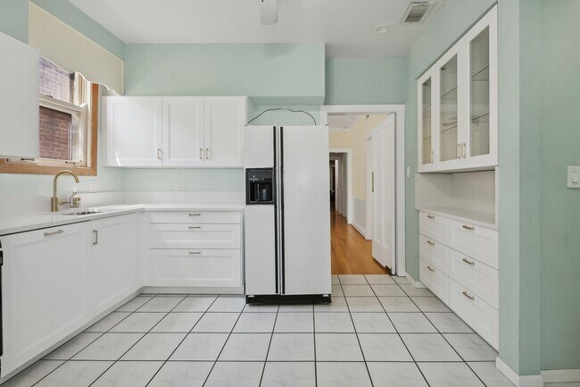 Building Photo - 4937 N Talman Ave