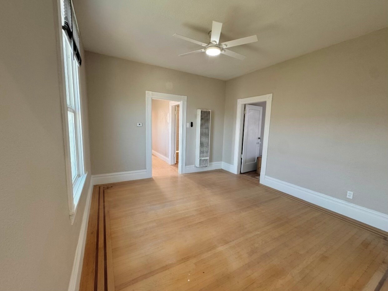 Common Room without Staging - 414 Kentucky St