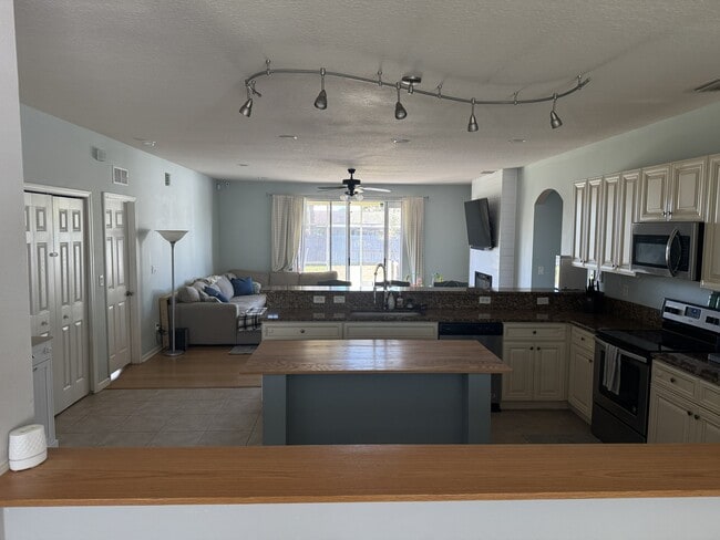 Building Photo - 442 Fillmore Ave NE