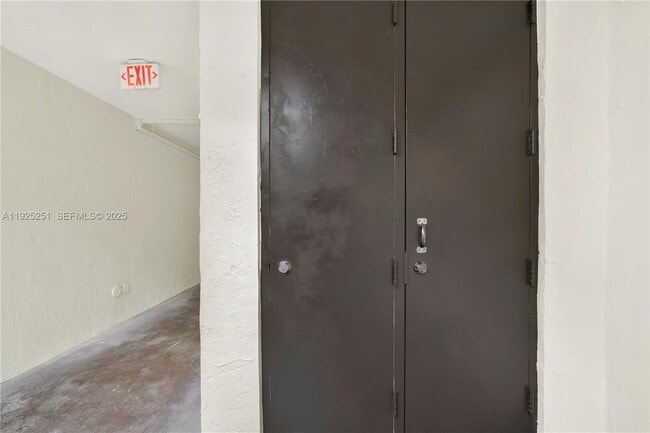 Building Photo - 3620 SW 114th Ave