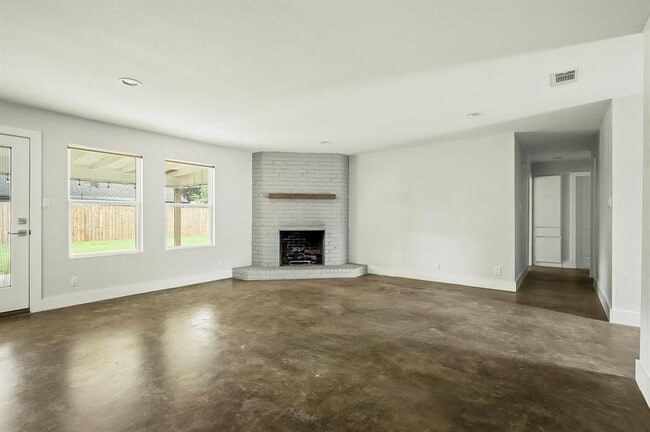 Building Photo - 2513 Broken Oak Dr
