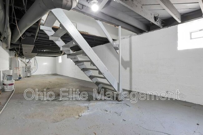 Building Photo - 793 E Starr Ave