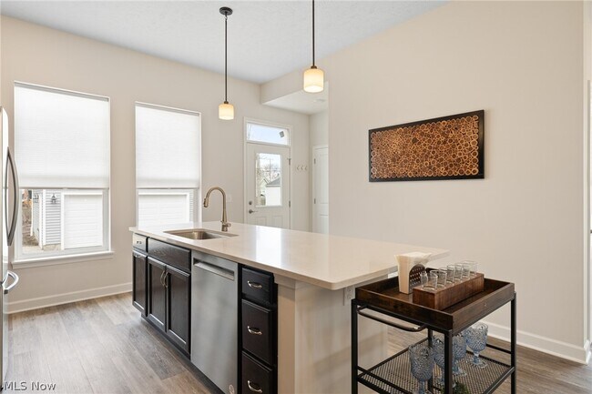 Building Photo - 2250 E 100th St