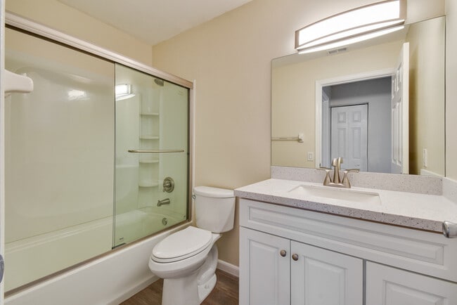 Building Photo - BEAUTIFUL THREE BEDROOM TOWNHOME WITH GARAGE(AVAILABE NOVEMBER)