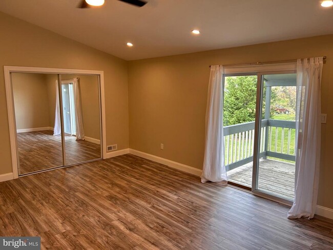 Building Photo - 287 Knoll Dr