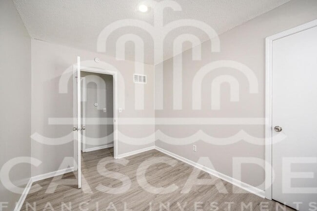 Building Photo - 108 N Chestnut St