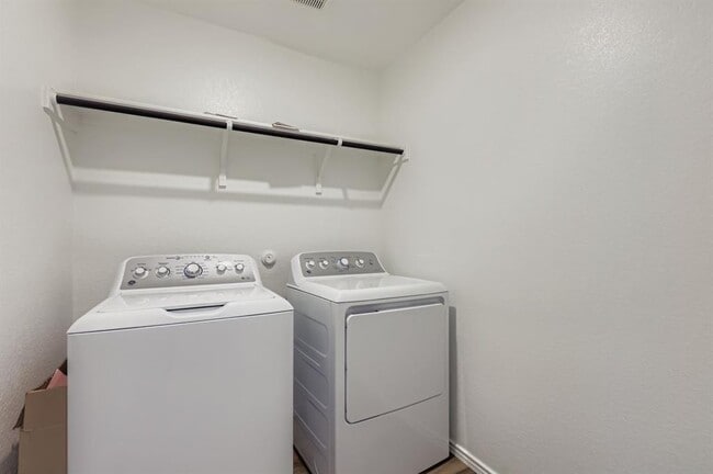 Building Photo - 14412 Nini Cv