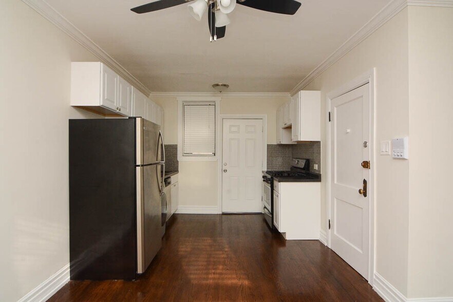 Building Photo - 1112 W Lill Ave