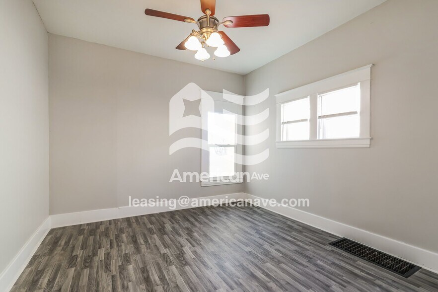 Building Photo - 1849 W Gaulbert Ave