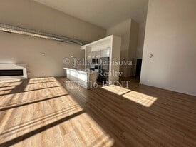 Building Photo - 3207 N Narragansett Ave