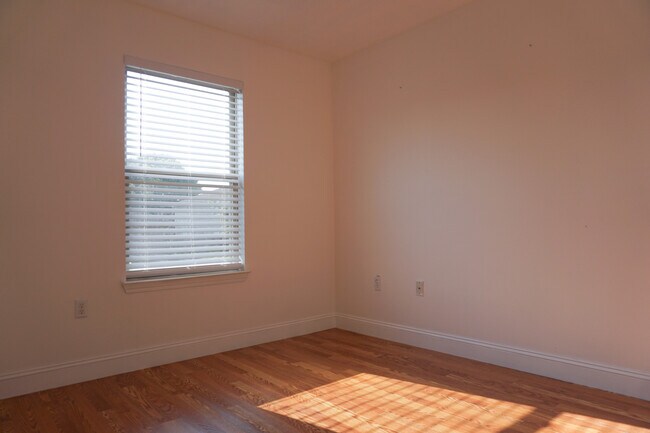 Building Photo - 127 Bronze Cir