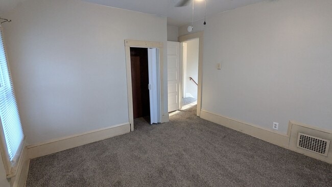 Building Photo - Charming 3-bedroom, 1.5-bathrooms home located in the heart of Akron