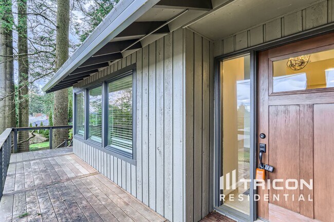Building Photo - 1250 Hemlock St