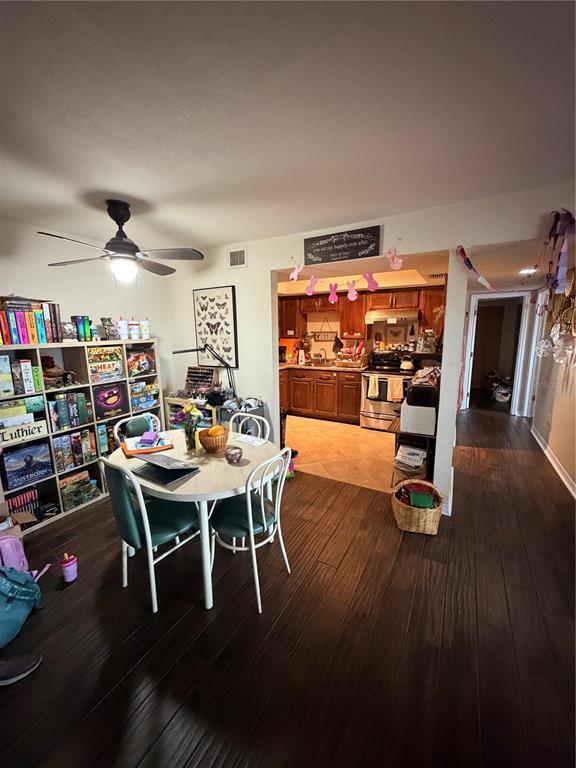 Building Photo - 720 N Village Dr