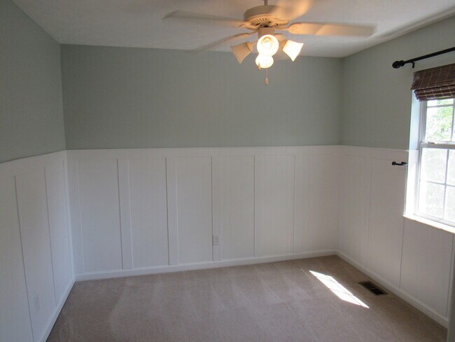 Building Photo - 3-Bedroom Cedar Bluff home available November 2024