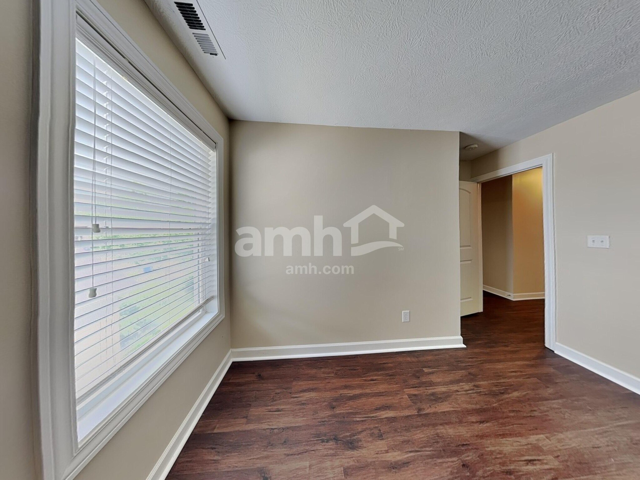 Building Photo - 5915 Cabot Dr