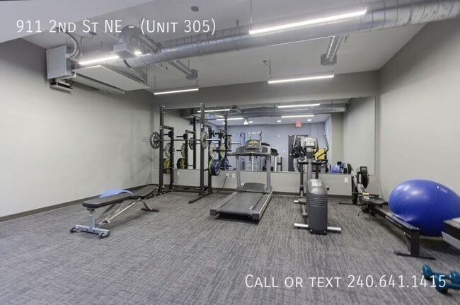 Building Photo - 911 2nd St NE