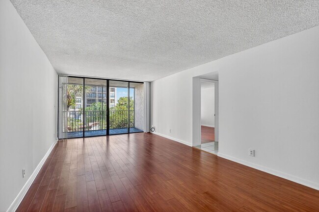 Building Photo - 11 Royal Palm Way