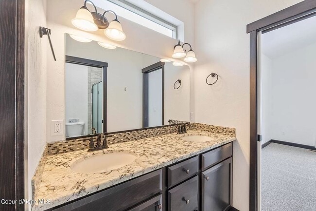 Building Photo - Luxurious Single-Level Rancher in Post Falls