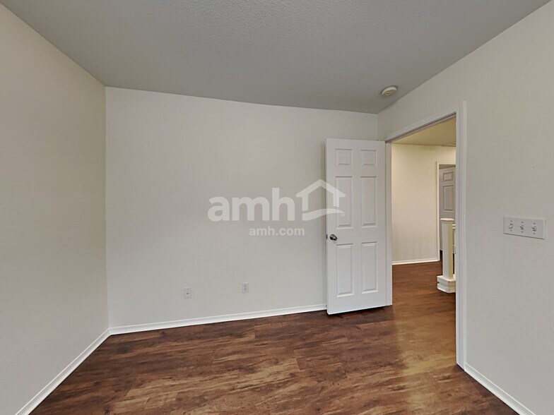 Building Photo - 542 Eresma St