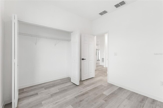 Building Photo - 835 Colville Dr