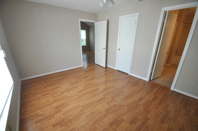 Building Photo - 2/2 Condo in Beautiful Metro West Community!