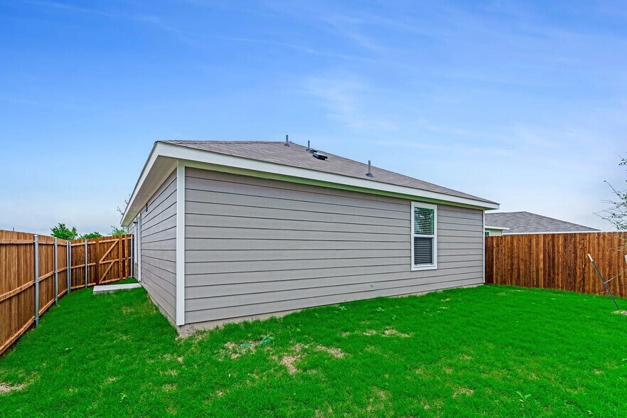 Building Photo - Room in Single Family Home on Gray Wolf Ln