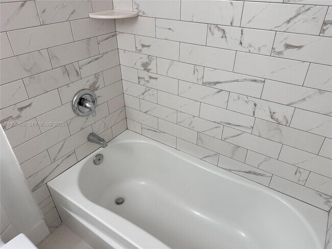 Building Photo - 1790 S Treasure Dr