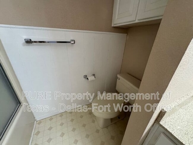 Building Photo - 6321 Kelly Dr