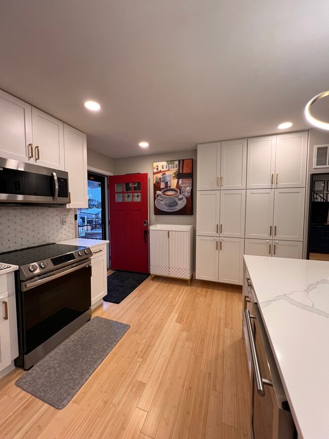 Building Photo - 28 Kennedy St