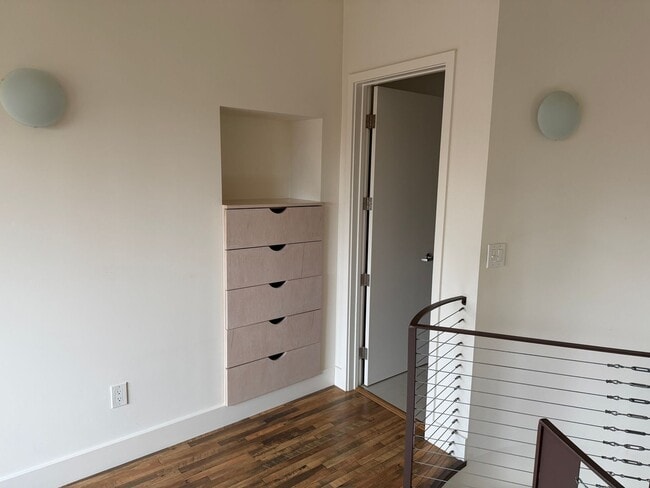 Building Photo - Contemporary, Large 1br/1ba Apt. Near Ashby BART