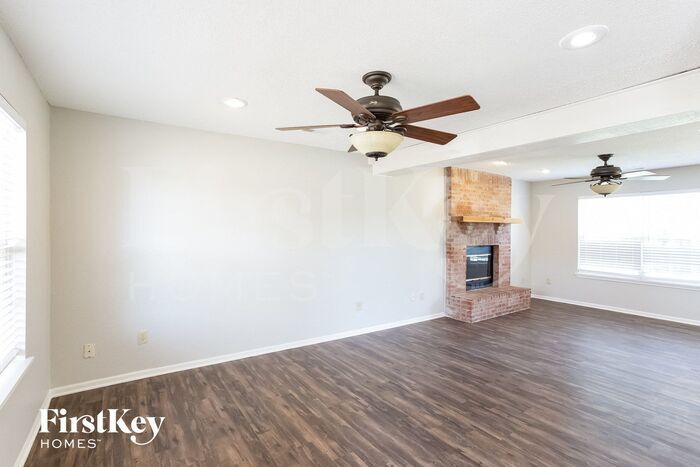 Building Photo - 18009 Sanibel Cir