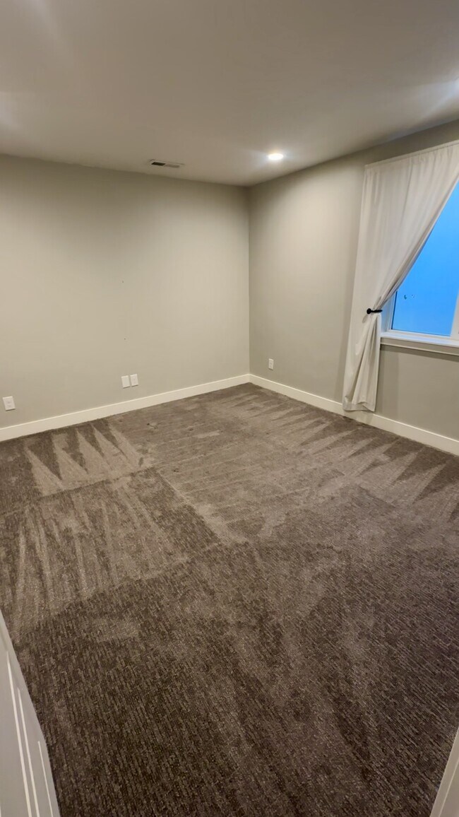 Building Photo - 169 E Ridgeline Wy