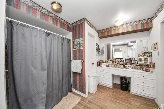 Building Photo - 17 Winged Foot Dr