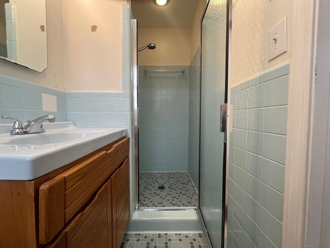 Building Photo - Beautiful Home!