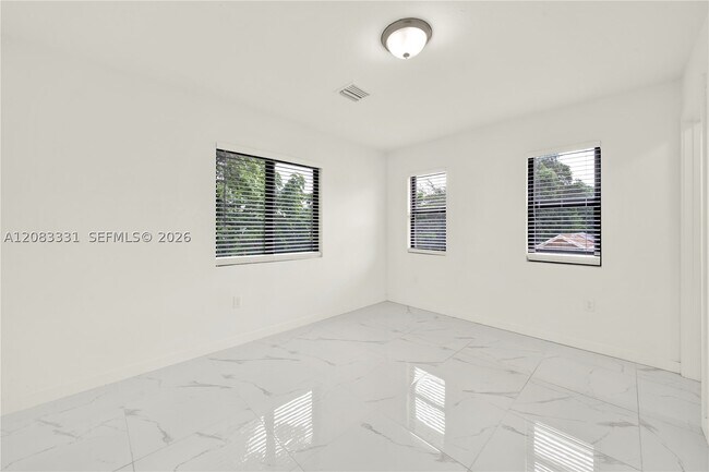 Building Photo - 5220 NW 24th Pl
