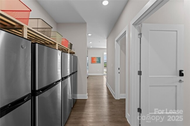 Building Photo - 110 Razades Wy