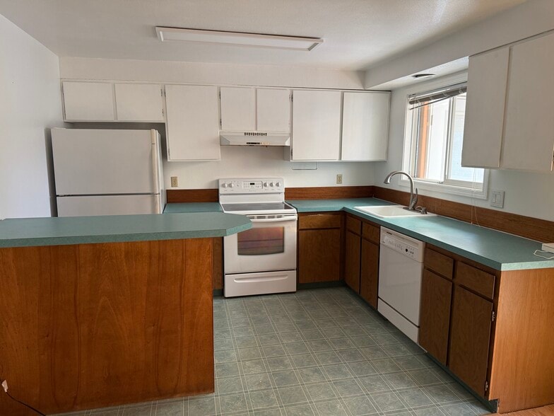 Kitchen - 12717 SE 22nd Ave