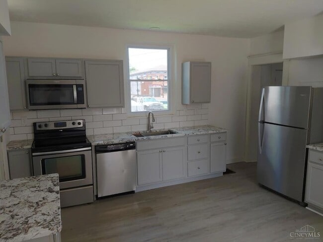 Building Photo - 15 Bertus St