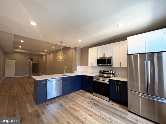 Building Photo - 1629 W Diamond St