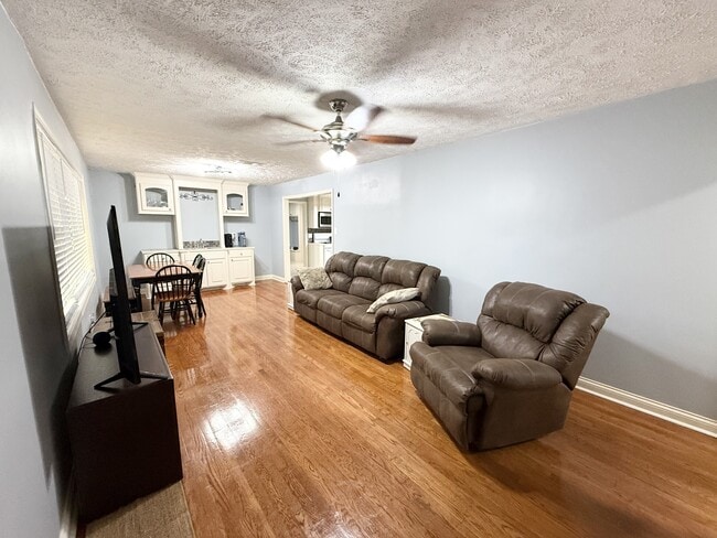 Building Photo - 3251 Crafton St