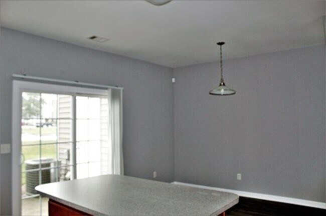 Building Photo - 3BR/2.5BA Townhome in Cobblestone Cove, Move In Ready - Paint and Flooring is new