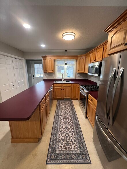 Building Photo - 764 Thrall Ave