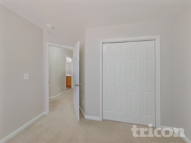 Building Photo - 369 Drooping Leaf Rd