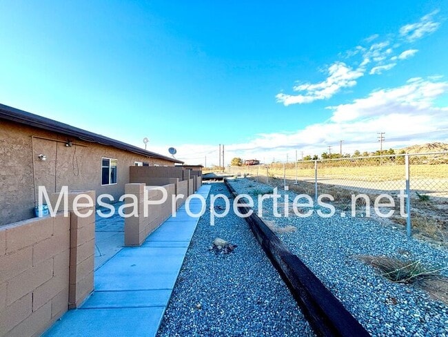 Building Photo - 26650 Josma Rd