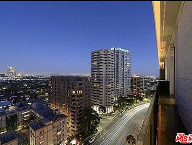 Building Photo - 10535 Wilshire Blvd