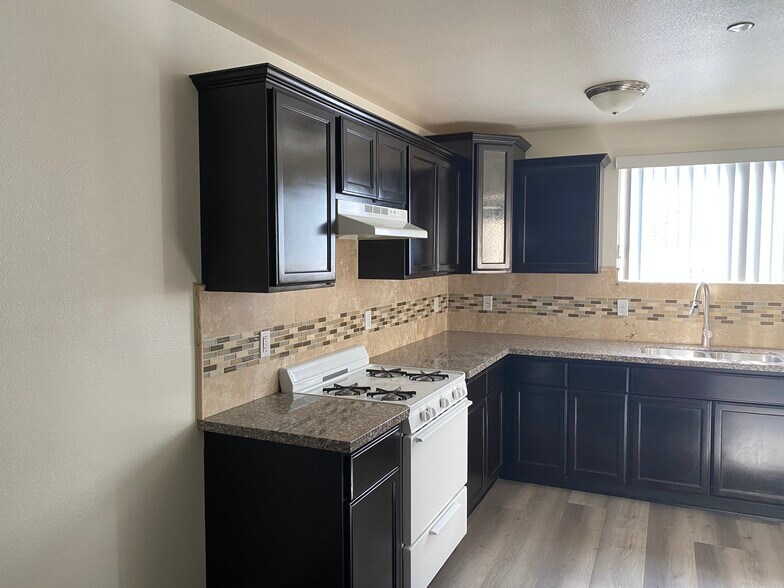 Building Photo - 338 E 36th St